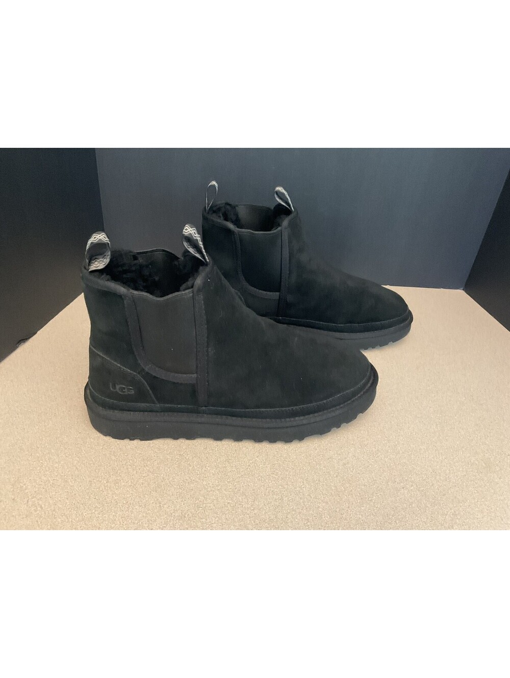 Mens UGG Neumel Black Chelsea Boots. Size 10. Excellent Condition!!!